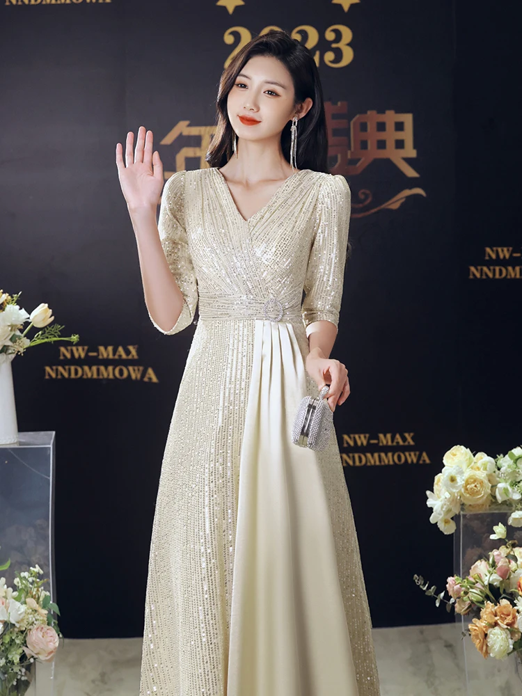 vestido-de-noche-color-champan-para-anfitriona-atuendo-para-actuacion-vocal-en-sota-vestido-de-coro-para-banquete-elega