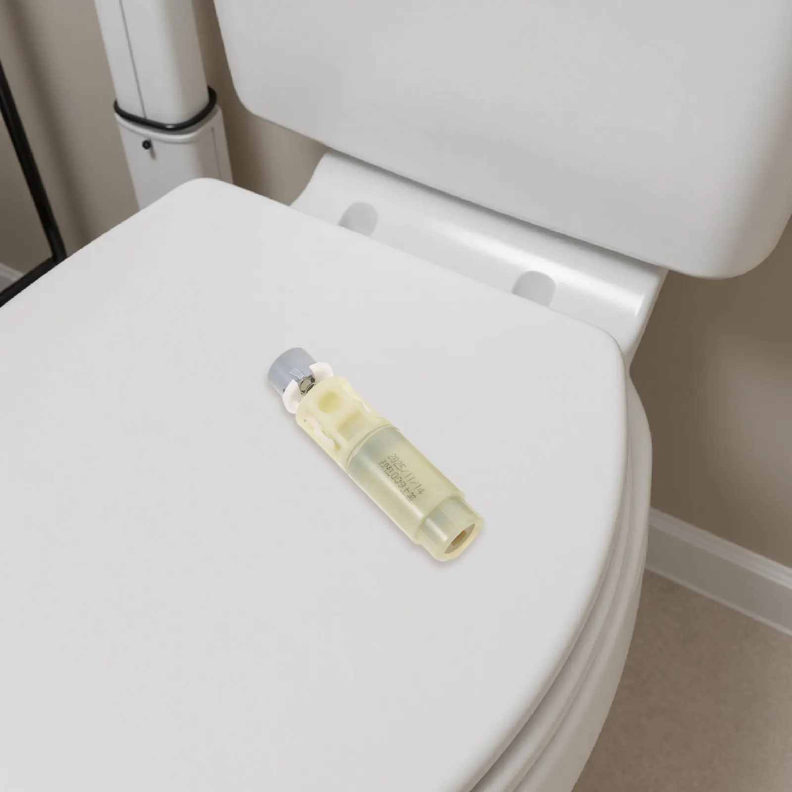 Heavy Duty Soft Close Toilet Seat with Precision Hydraulic Mechanism Prevents Slamming Ensures Safety Comfort in Modern Bathroom