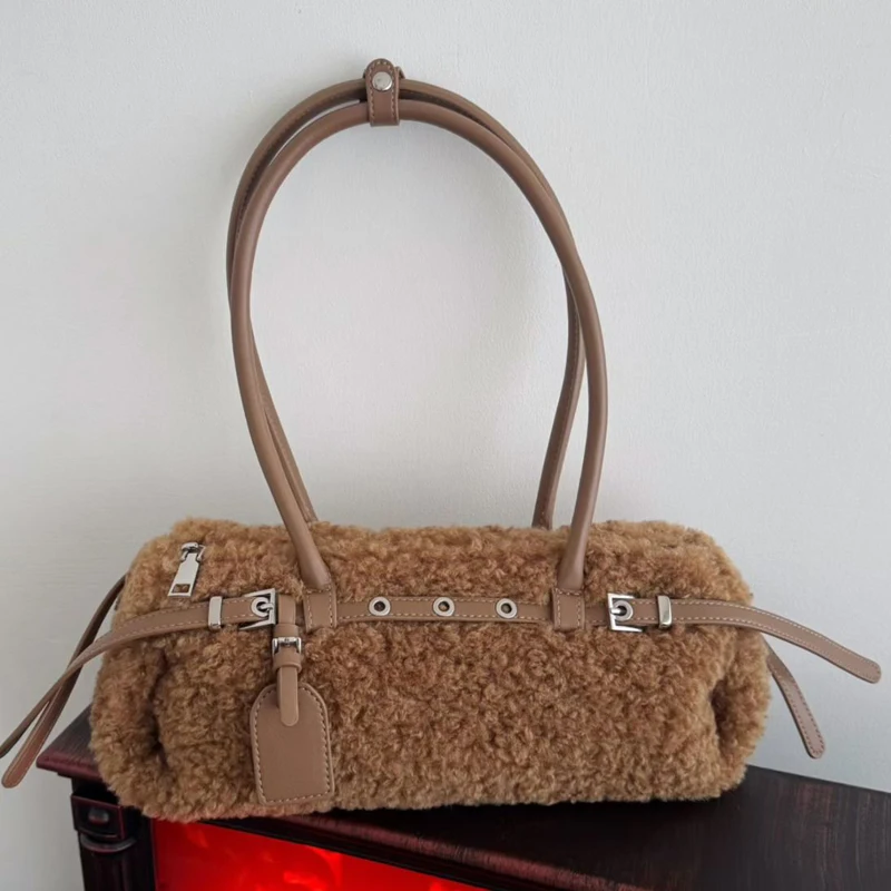 

Модные сумки-подушки из натурального меха для женщин, роскошные дизайнерские сумки, кошельки, новинка 2025, ремень из овечьей шерсти с пряжкой, маленькая подмышка на плечо