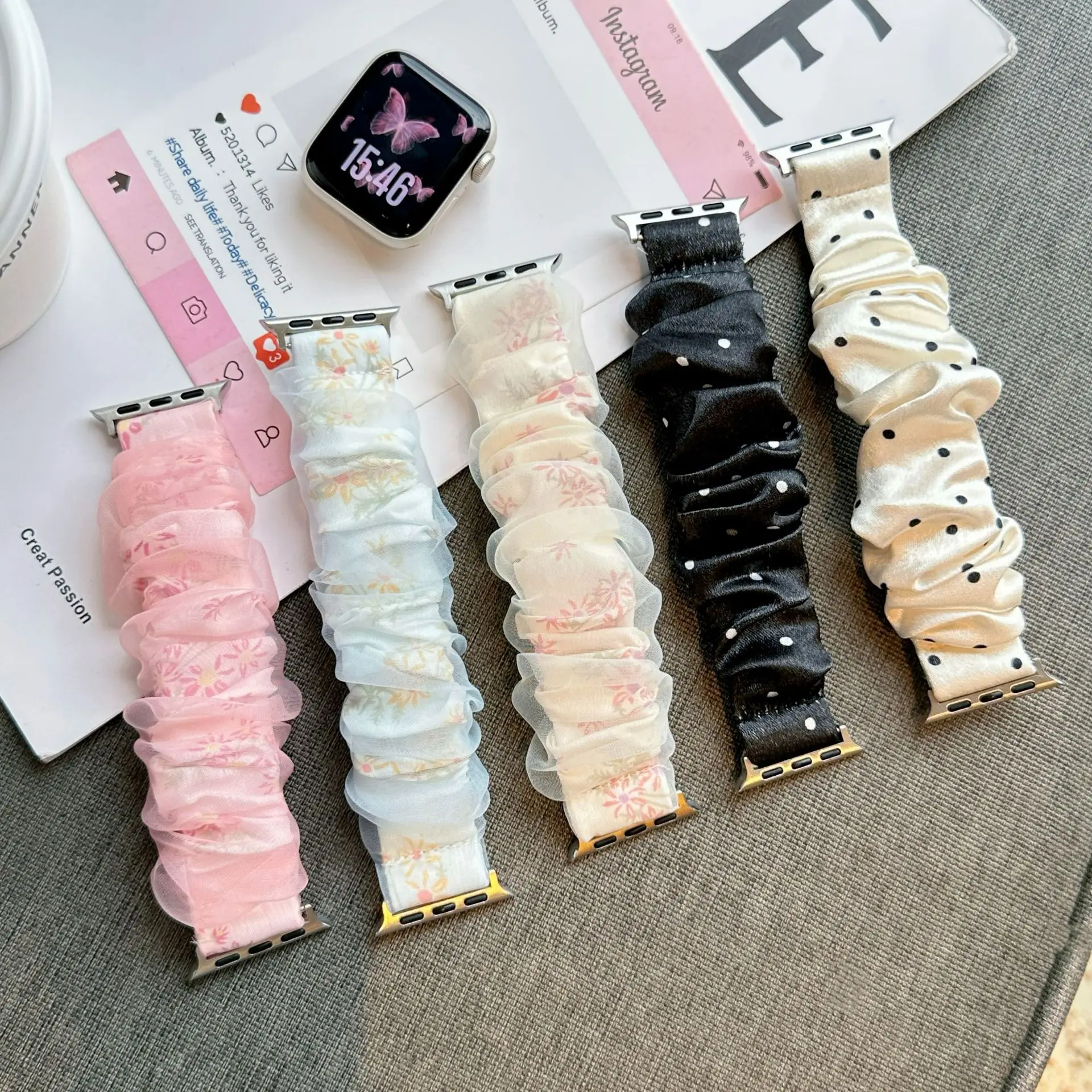 Stilvoller Garn-Scrunchie-Armbandanzug für die Apple Watch-Serie. Süßes großes Scrunchie-Iwatch-Armband im Garn-Stil für Damen