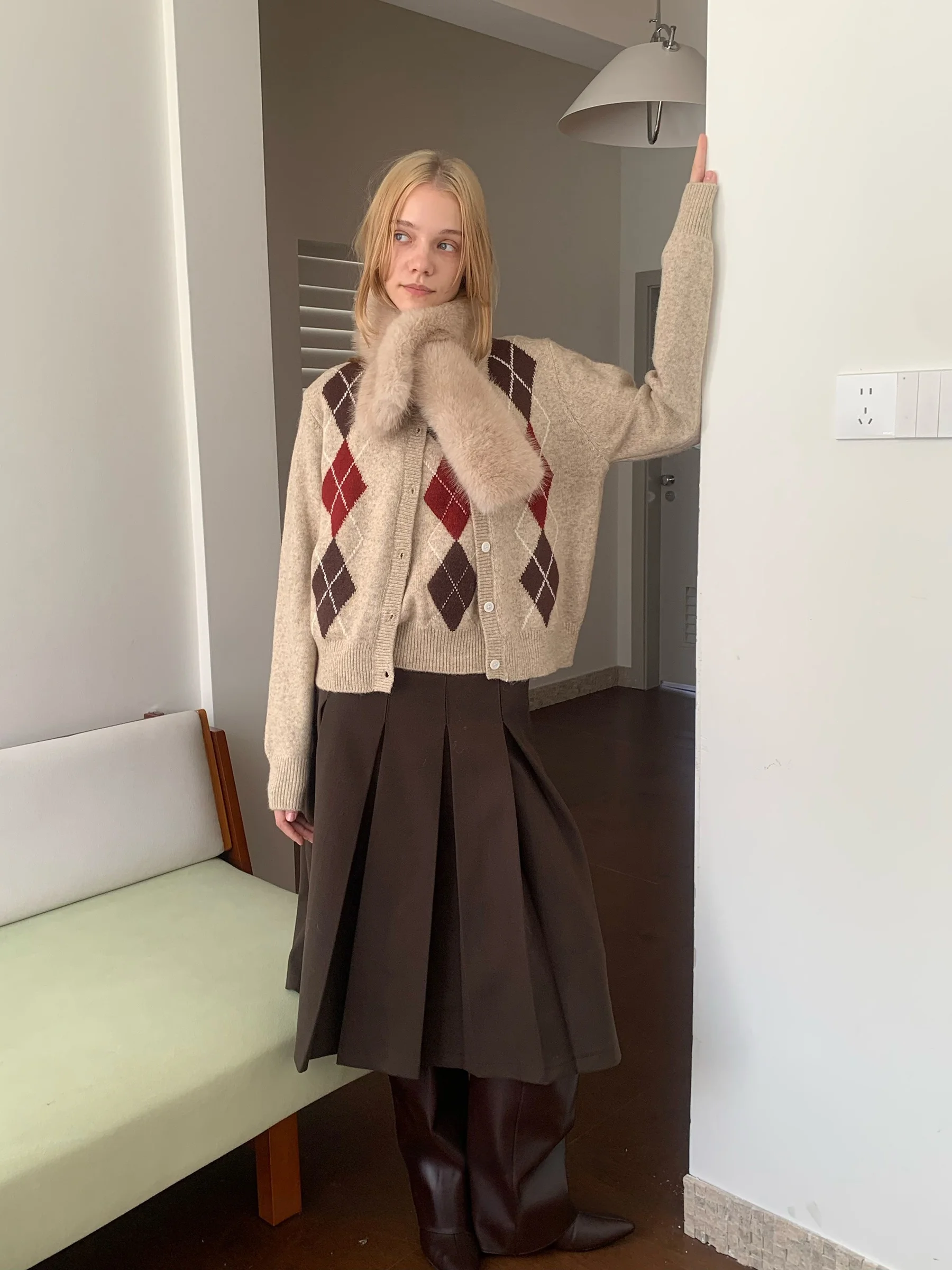 

JDE Retro Sle Knitted Cardigan Women's Winter Inner Wear Base Layer Vest Sweater Two-Piece Set Diamond Patterned Outer Jaet