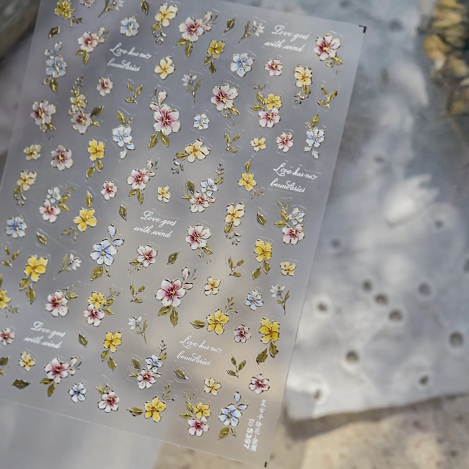 الرجعية الأزهار رائعة ملصقات الأظافر الوردي الأصفر الأزرق الزهور الخضراء ورقة مسمار الزينة ملصقات ذاتية اللصق مسمار DIY الشارات