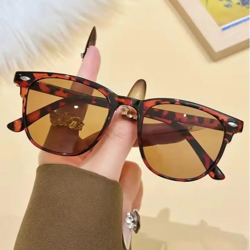 Retro Women Sunglasses Fashion Leopard Print Shades Gradient Lens UV Protection Trendy Ladies Glasses