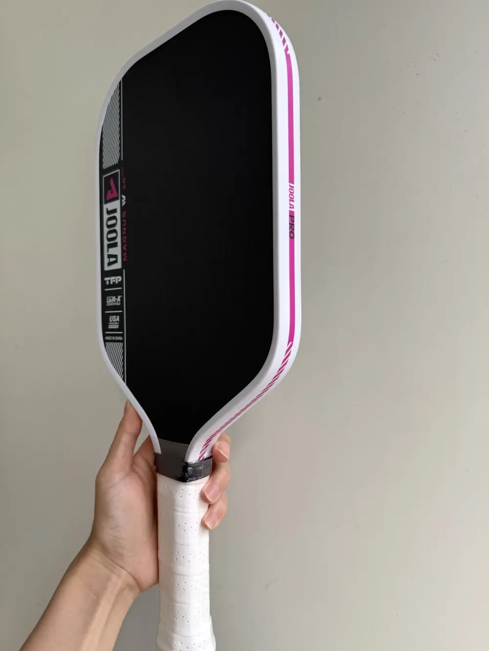 

JOOLA BEN JOHNS PERSEUS PRO IV 16MM Professional-grade T700 CARBON BRAZING RACKET WITH A RESILIENT GEN 4 TFP FOAM CORE IS VERY S