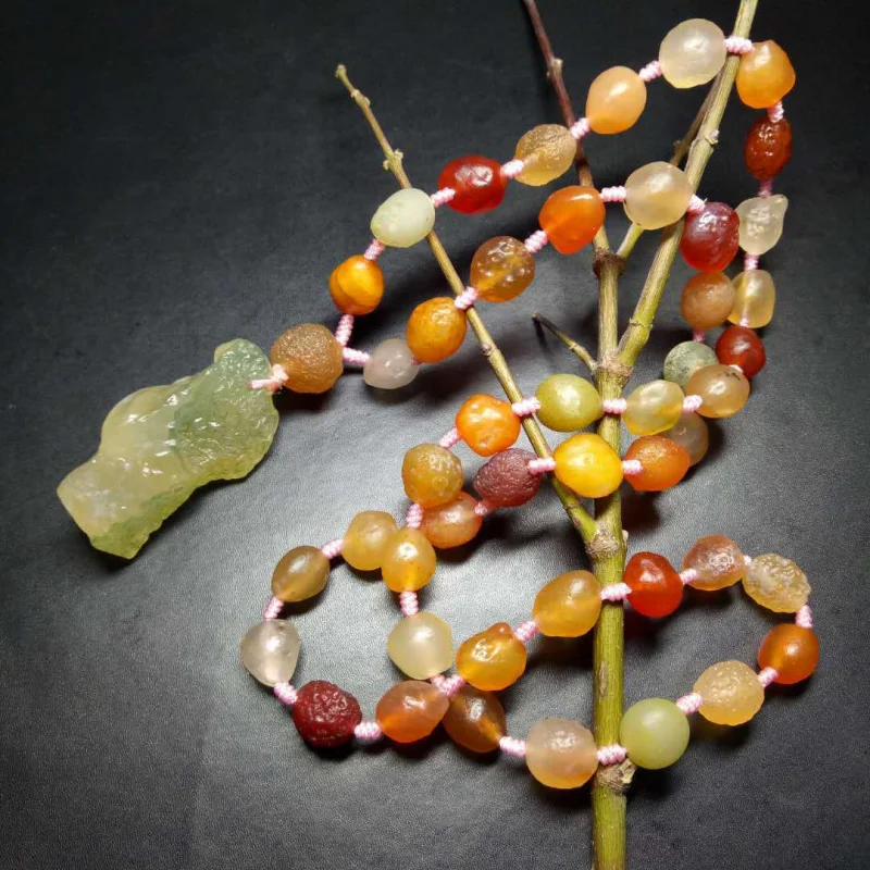 

Jewelry with a beautiful and clear appearance Alashan Gobi Stone Raisin Sugar Heart Agate Jinmai Stone Necklace Sweater Chain