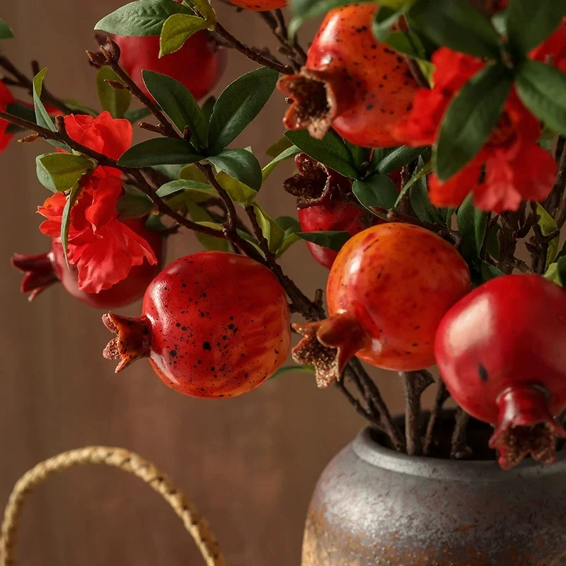 3 Stück lebensechte künstliche Granatapfelblüten mit 6 Früchten, künstlicher Granatapfel, langer Zweig mit grünen Blättern, Raumdekoration für Hochzeiten – Detail 7