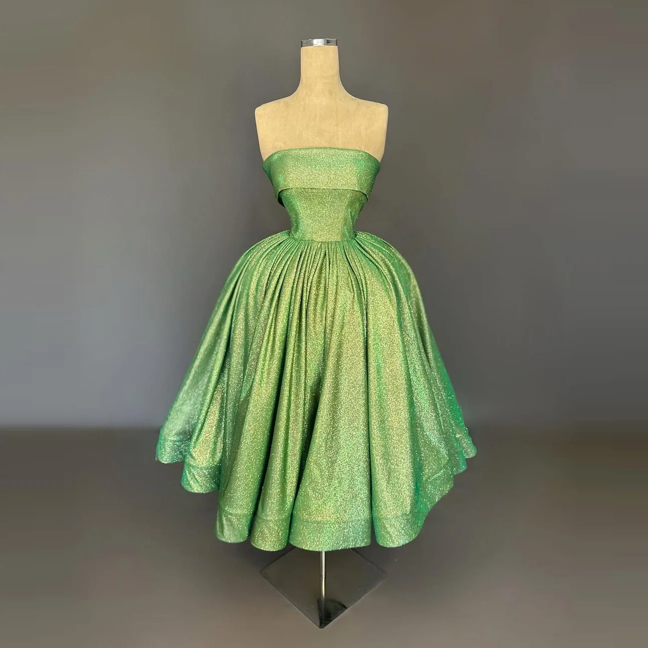 

Charming Green Shiny Satin Ball Gown Strapless Prom Dress for Cocktail Party Formal Evening Gown Women's Special Occasion Wear