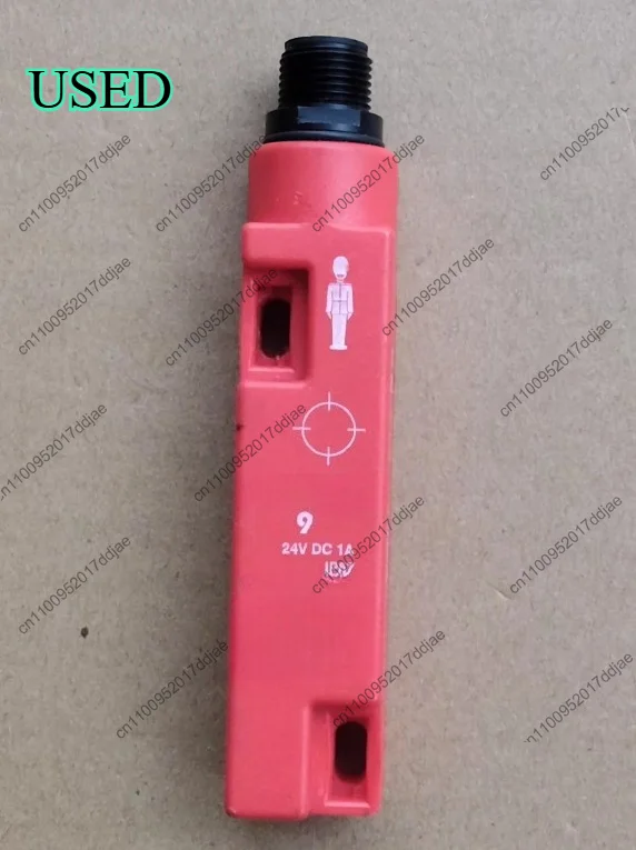 

9 magnetic safety switch 440n-g02096 - actual product photos, fully functional