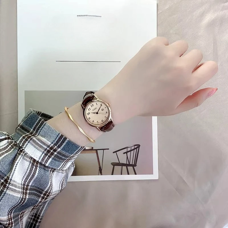 Montre en cuir pour femme style étudiant style coréen tempérament luxe femme bracelet de montre calendrier montre pour femme de luxe de haute qualité