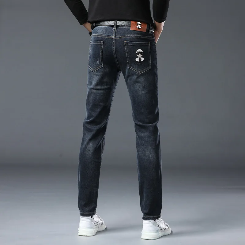 2024 Herbstmode bestickte leichte Luxus-Jeanshose für Männer, elastische Slim-Fit-Jeans mit kleinem geradem Schlauch, lässiger Retro-Farb-Denim