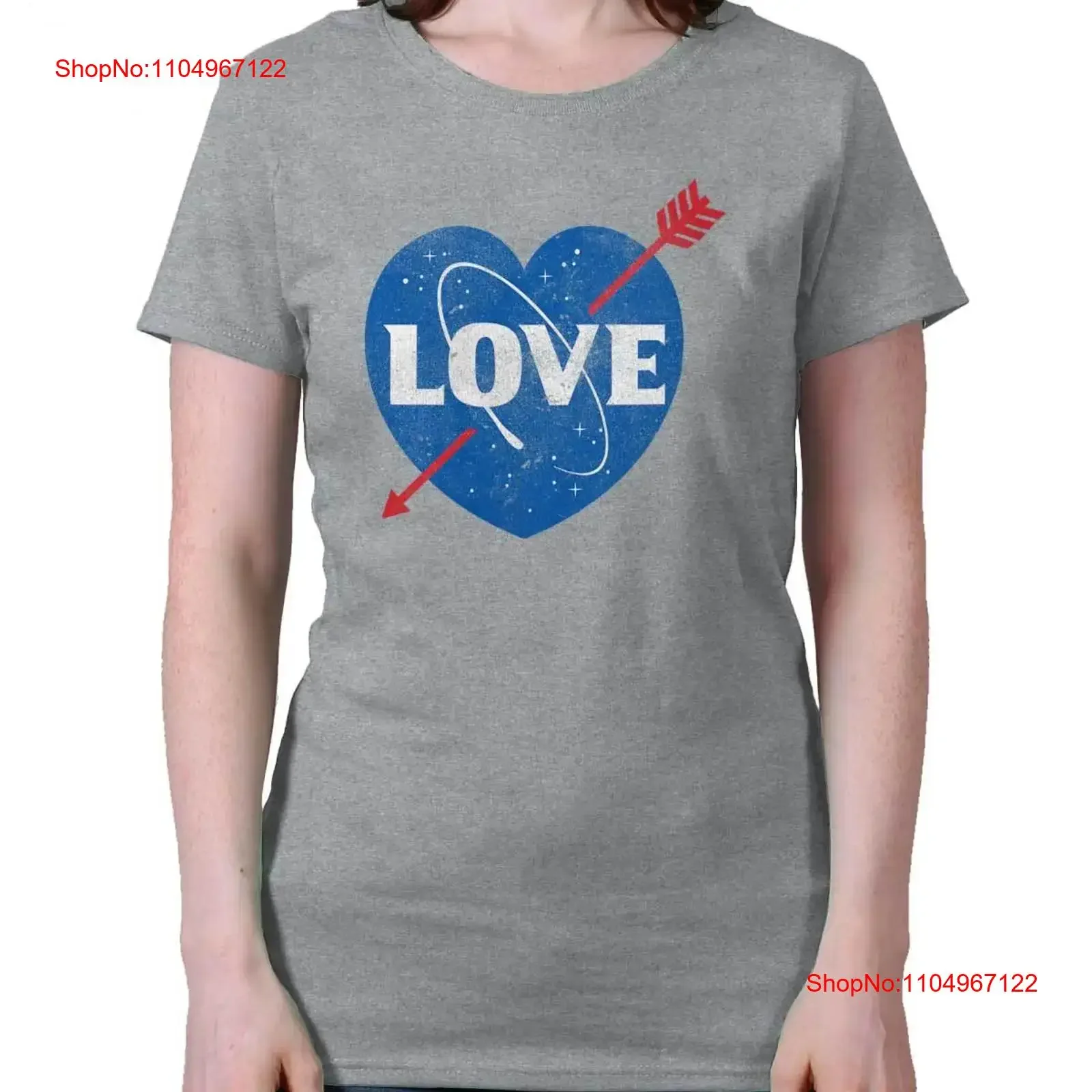 تي شيرت رائع لرائد الفضاء الخارجي المهووس على شكل قلب للنساء عتيق مغسول وجيد التهوية وناعم ومتعدد الاستخدامات وأنيق قليلاً #1