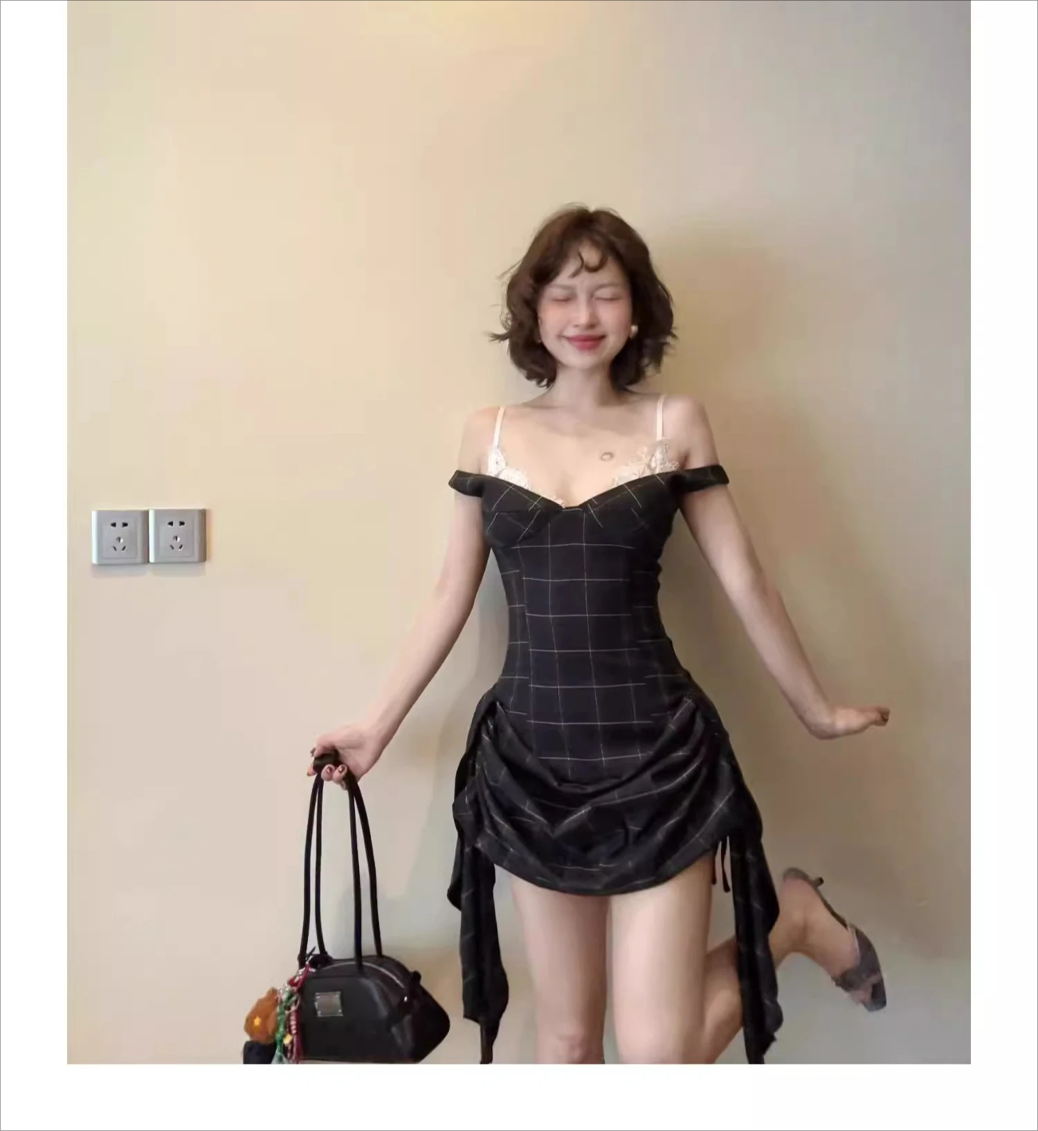 Letnia nowość 2025, seksowna sukienka na ramiączkach w stylu hot girl, dopasowany krój, idealna na co dzień i randki, imitacja dwuczęściowej sukienki, ciemnozielona krata, koronka, krótka sukienka.