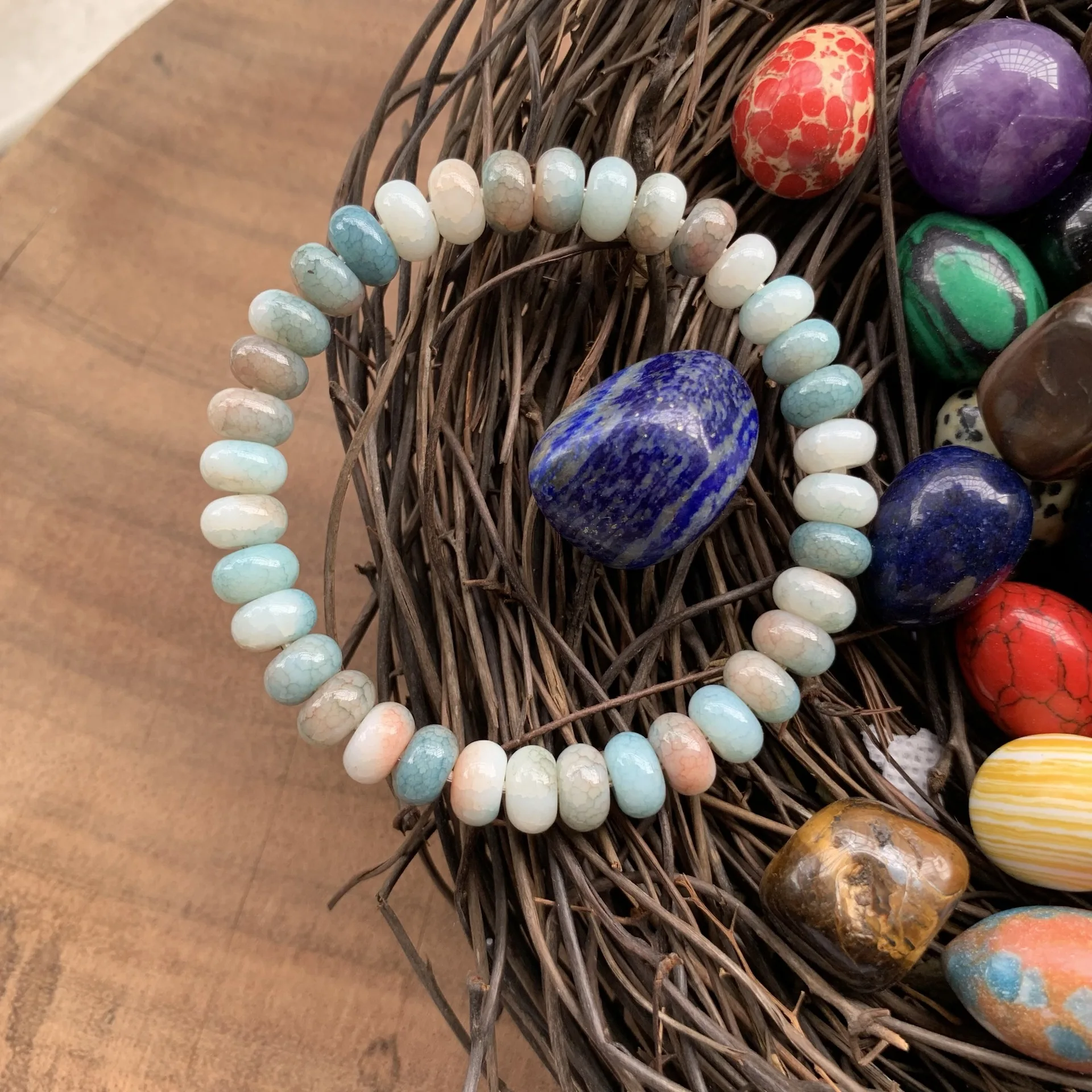 سوار خرز عصري مختلط الألوان مصنوع يدويًا هدية مثالية لكل من الرجال والنساء