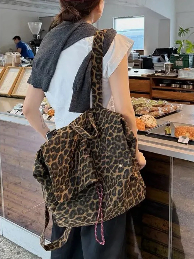 

Large Capaci Canvas Bapa Faion Leopard Print Casual Commuter School Bag 2025 New Autumn Winter Women's Bag