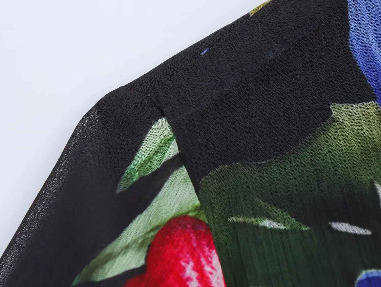 2025 Abito da donna primaverile in chiffon con stampa retrò con scollo a V in vita da spiaggia Abito lungo Boho Abiti femminili