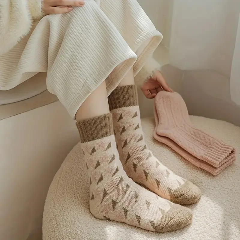 4 Paar Damen-Wintersocken mit dickem Mittelrohr, modische Streifen, warm, Plüsch, weich, bequem, für Zuhause, Outdoor, Freizeit – Detail 10