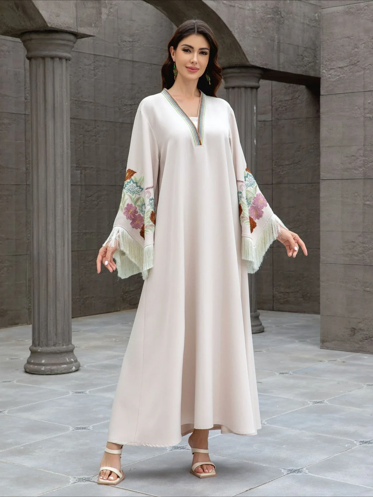

Eid Abaya women dress Muslim v neck embroidery elegant dubai Vestidos Largo Long Dresses Arab Robe Party caftan Jalabiya Ramadan