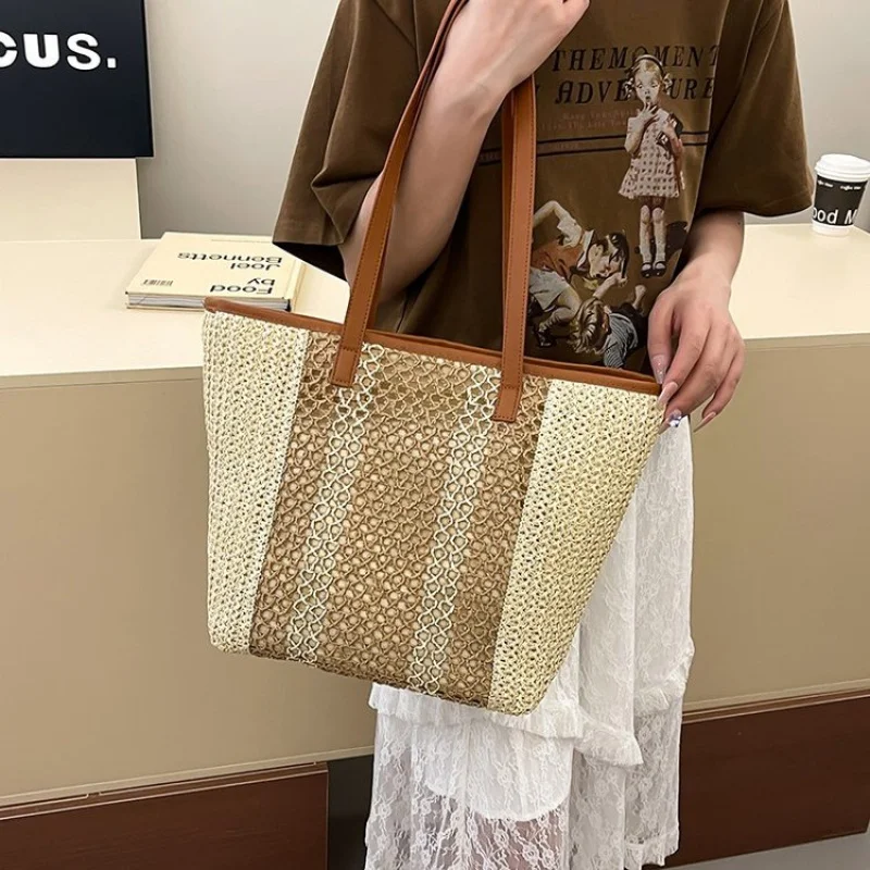 

Chic Women's Crossbody Bag In Genuine Leather, Shoulder Handbag With Classic Elegant Style, Famous Luxury Designer Brand