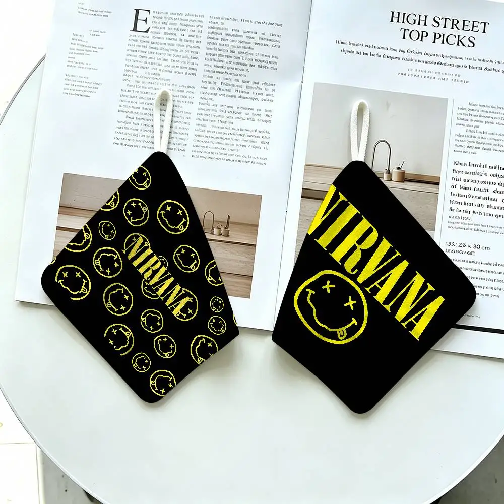 N-Nirvanas Band Household Hanging Towel, Polyester Cotton Hand Wiping Towel, Sturdy For Bathroom Bedroom