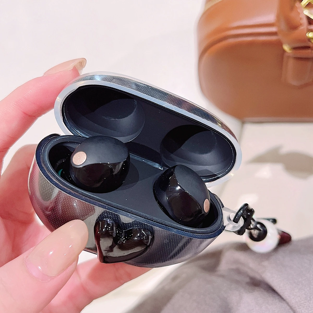 후크가있는 Sony Wf-1000xm5 용 케이스, 투명 충격 방지 소프트 보호 커버, 소녀 용 귀여운 러브 하트 꽃 나비 넥타이 이어 버드 쉘