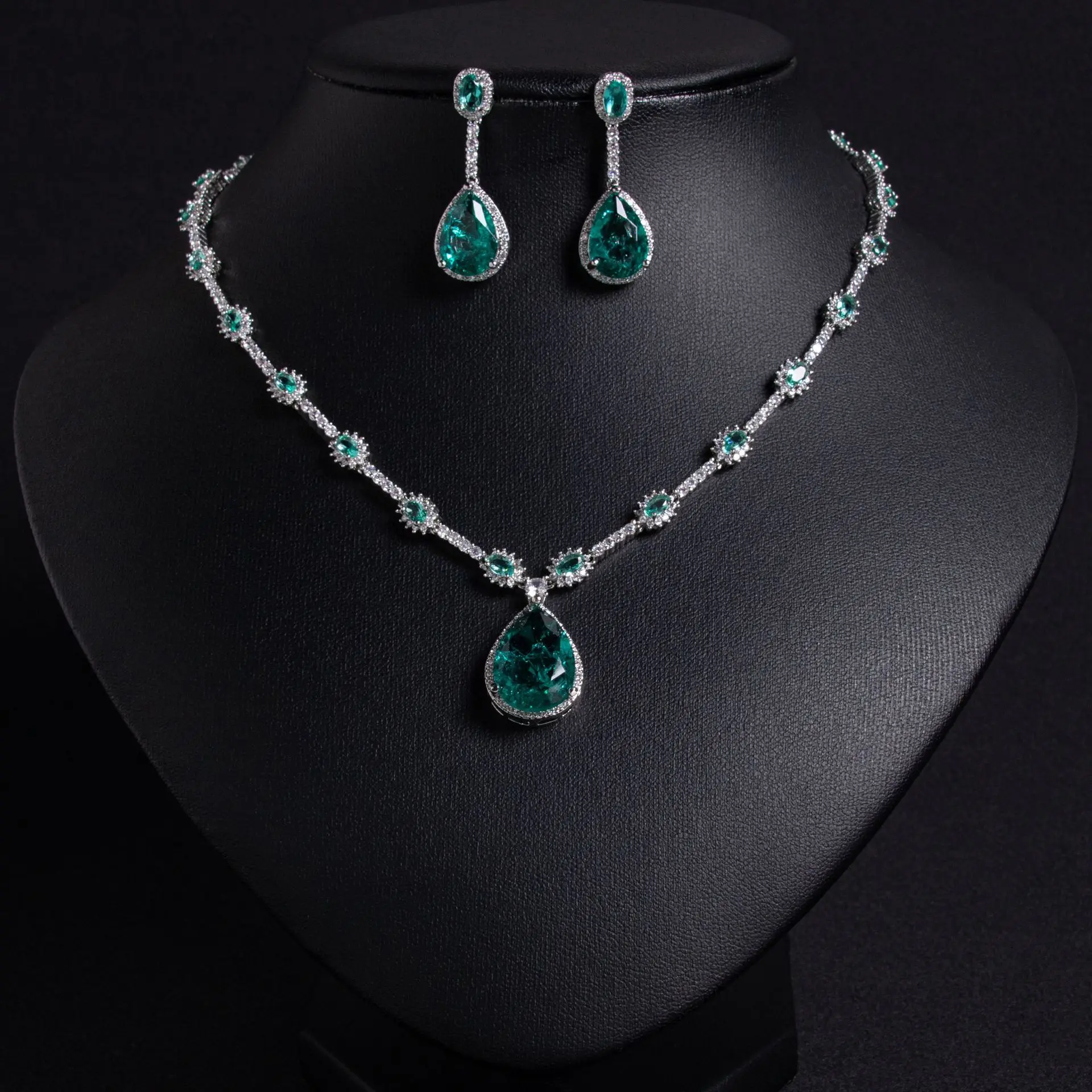 

European and American cross-border water drop zircon necklace earrings set luxury simple niche high-end bridal banquet necklace