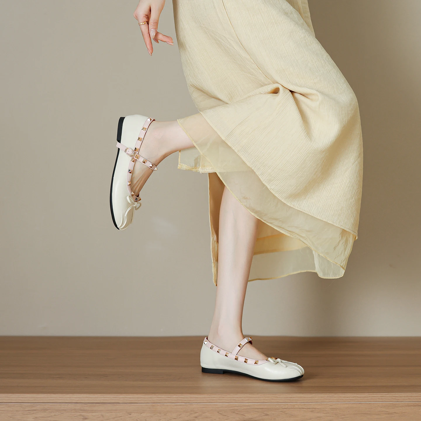 zapatos-planos-estilo-mary-jane-retro-con-remaches-punta-redonda-corte-bajo-correa-con-lazo-de-mariposa-a-juego-con-falda