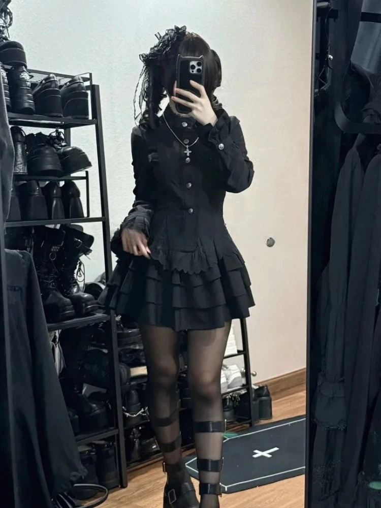 2025 Mini abito a maniche lunghe con bottoni in pizzo Y2k Abito con lacci stile gotico vintage Donna High Street Gonna corta sottile Lolita nera