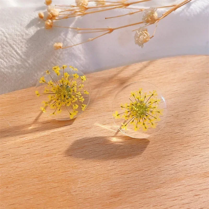 Minar Cute Transparent Resin Flower Earrings for Women Round Square  Real Dye Floral Statement Stud Earrings Holiday Jewelry