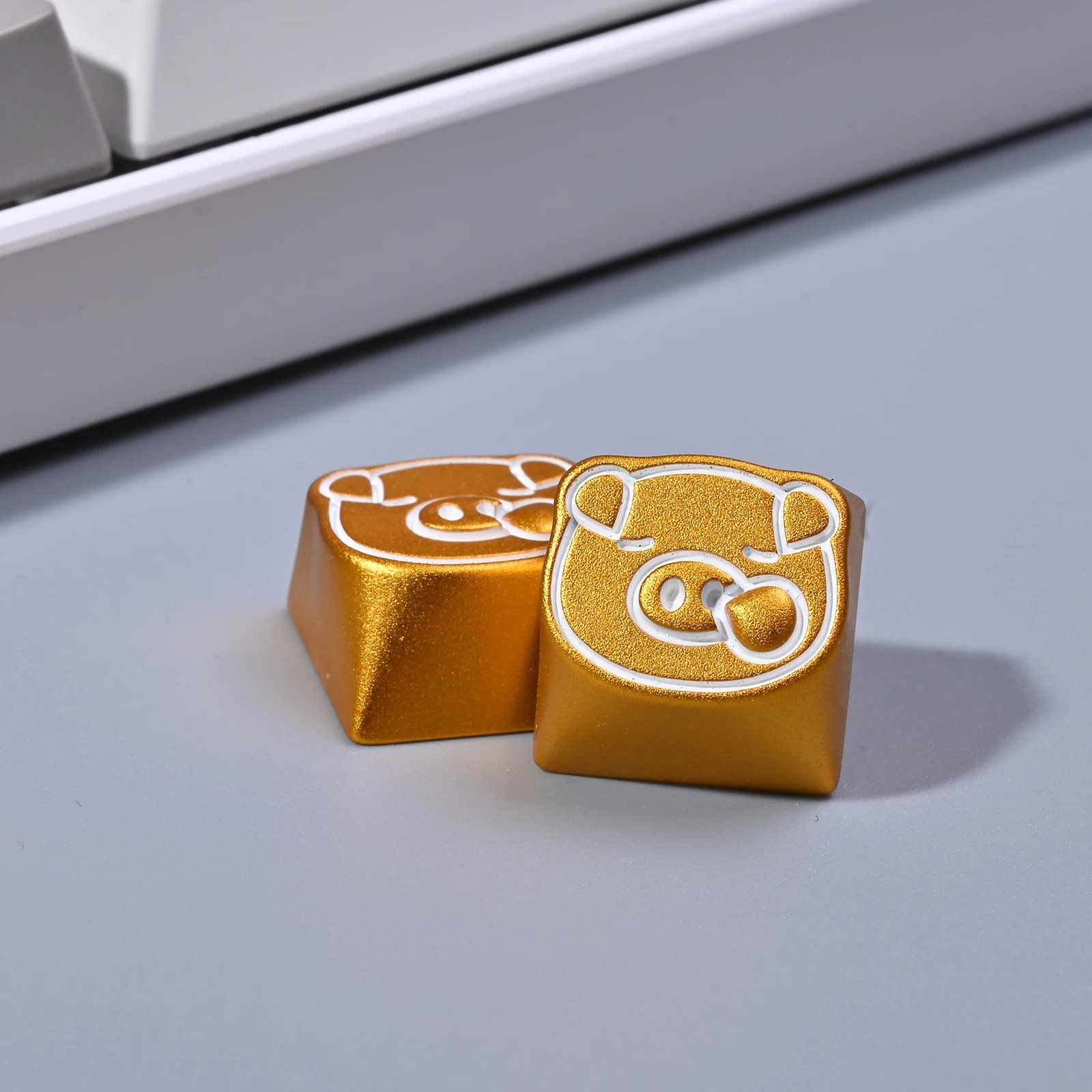 1 قطعة سنة من الخنزير موضوع غطاء مفتاح معدني CNC أنوديك الأكسدة الألومنيوم Keycap للوحة المفاتيح الميكانيكية الكرز الشخصي R4
