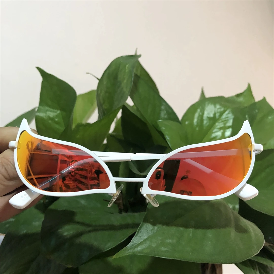 

Funny Christmas Gift Party Props Doflamingo Cosplay Glasses Donquixote PVC Sunglasses Anime Cat Eye Sunglasses for Women Men