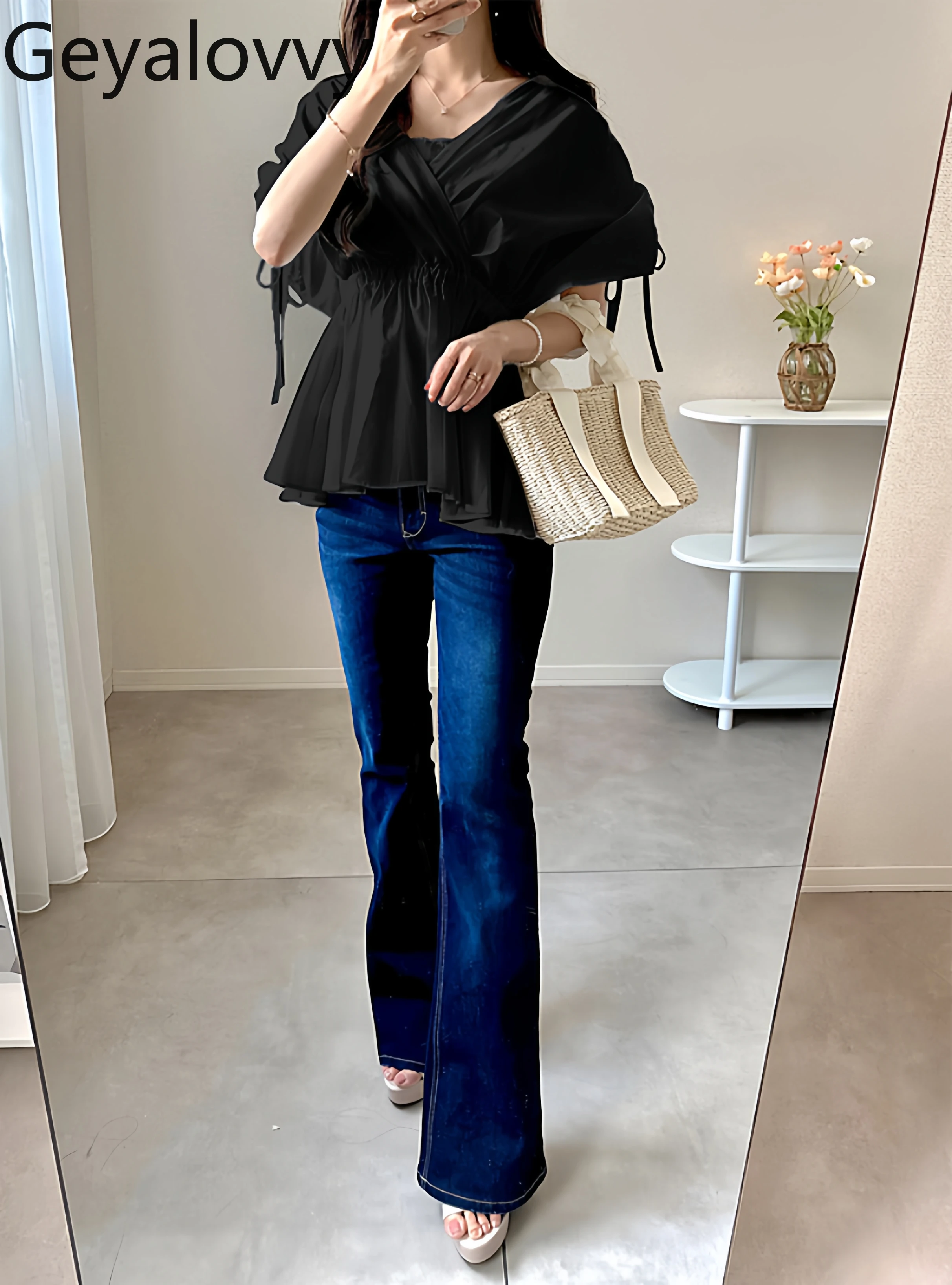 Letnie damskie bluzki w stylu japońskim, słodkie, codzienne koszule, dopasowane, ze sznurkiem, z odkrytymi ramionami, bluzka damska z dekoltem w serek, nowość 2025