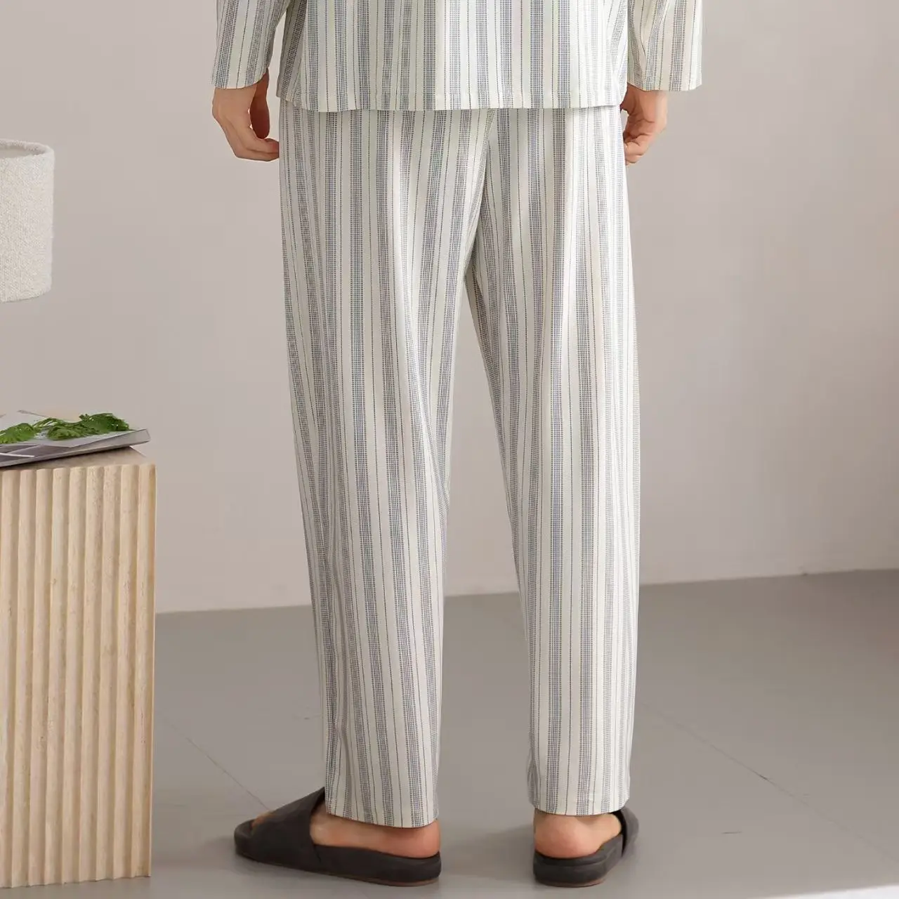 春と秋のメンズカジュアルパジャマパンツ 2025年新作 パジャマパンツ カジュアルストライプ 四季対応 ゆったり ホームロングパンツ 外出着としても着用可能