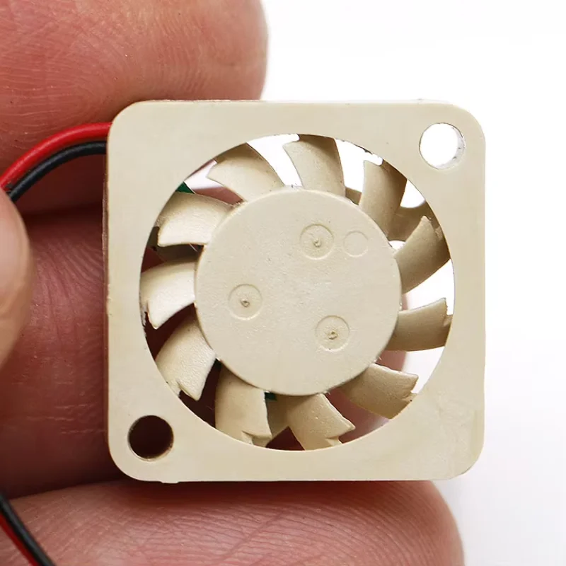 

ADDA AD01703HX04AB00 DC 3,3 В 0,10 А 17x17x4 мм 2-проводной охлаждающий вентилятор БПЛА