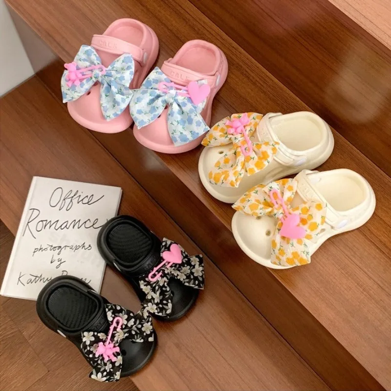 

Лето 2023, детские дышащие повседневные тапочки, модные сандалии с бантом для девочек, нескользящая уличная пляжная обувь на мягкой подошве