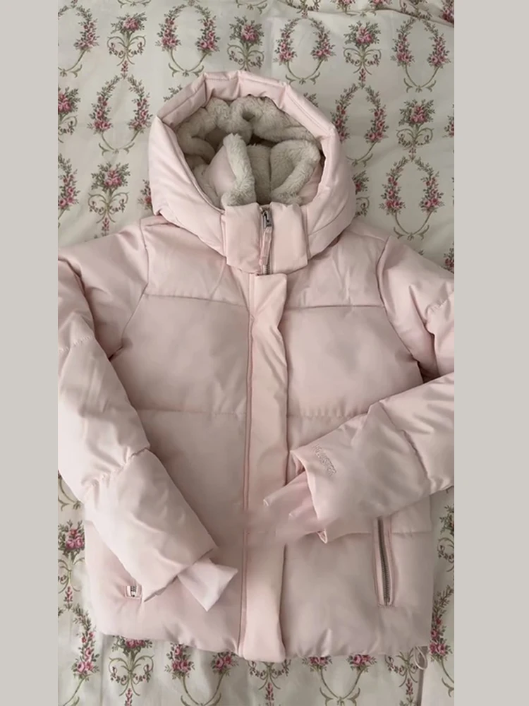 سترة نسائية وردية مع قبعة وسحاب جيوب داخلية من الفرو الصناعي سترات نسائية متينة موضة خريف وشتاء 2025 ملابس خارجية أنيقة للسيدات #1