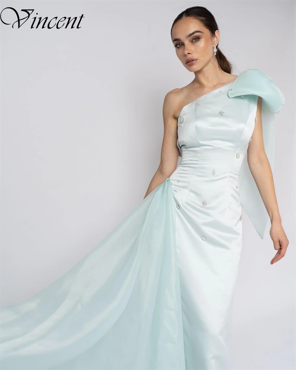 تخصيص رائعة السماء الزرقاء الساتان واحد الكتف فساتين لحضور الحفلات الموسيقية أنيقة القوس فساتين الحفلات رسمية لوحة قطار 2025 فساتين السهرة