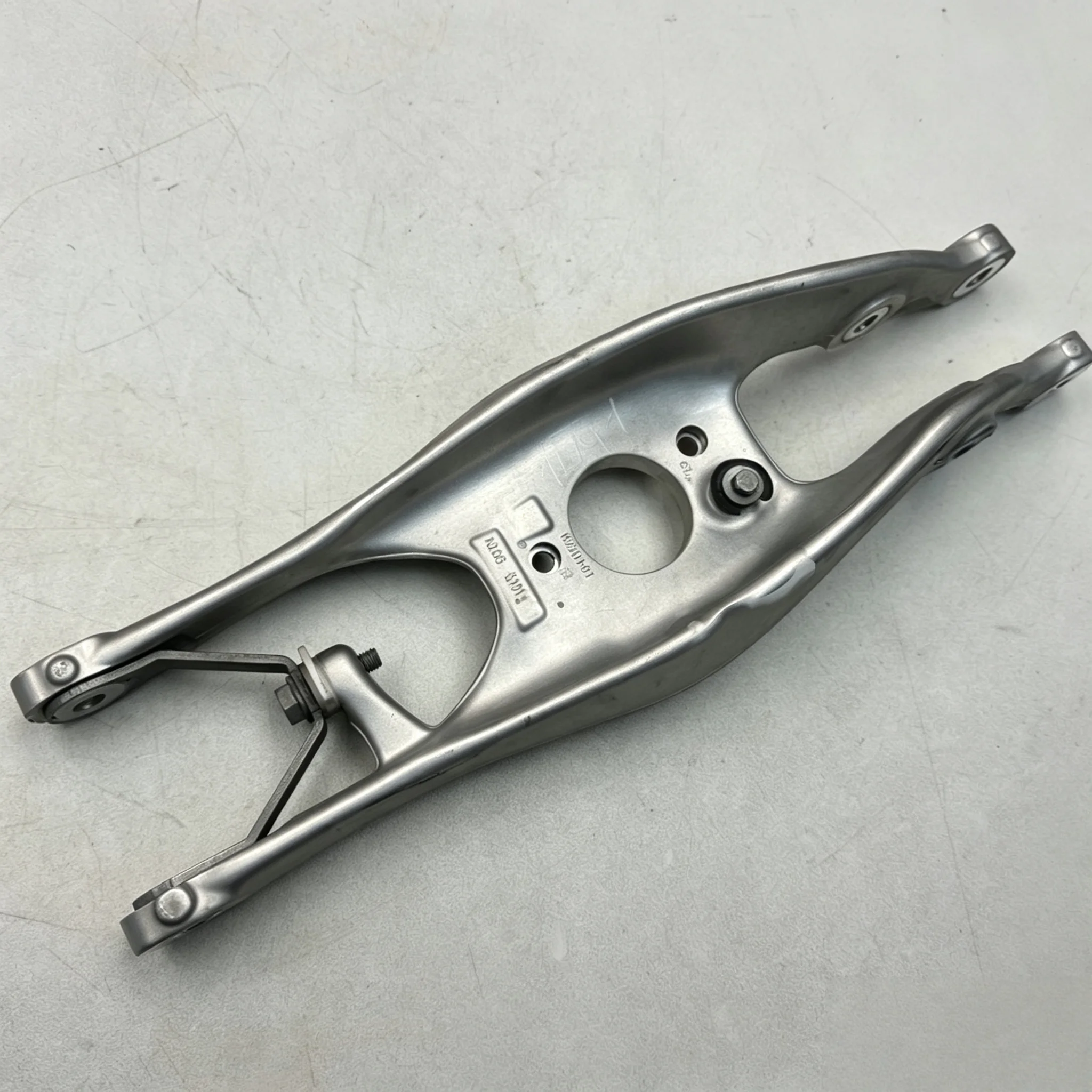 2063500612 Rear Lower Left Control Arm Spring Link for Merced-Be- W206 C300 C63  2022-2024 Suspension Parts A2063500612 in stock