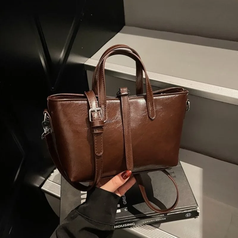 

Luxury Minimalist Vintage Diaper Bags For Women Classic Solid Color Crossbody Bag High-End Leather Bag Simple Stylish Elegant
