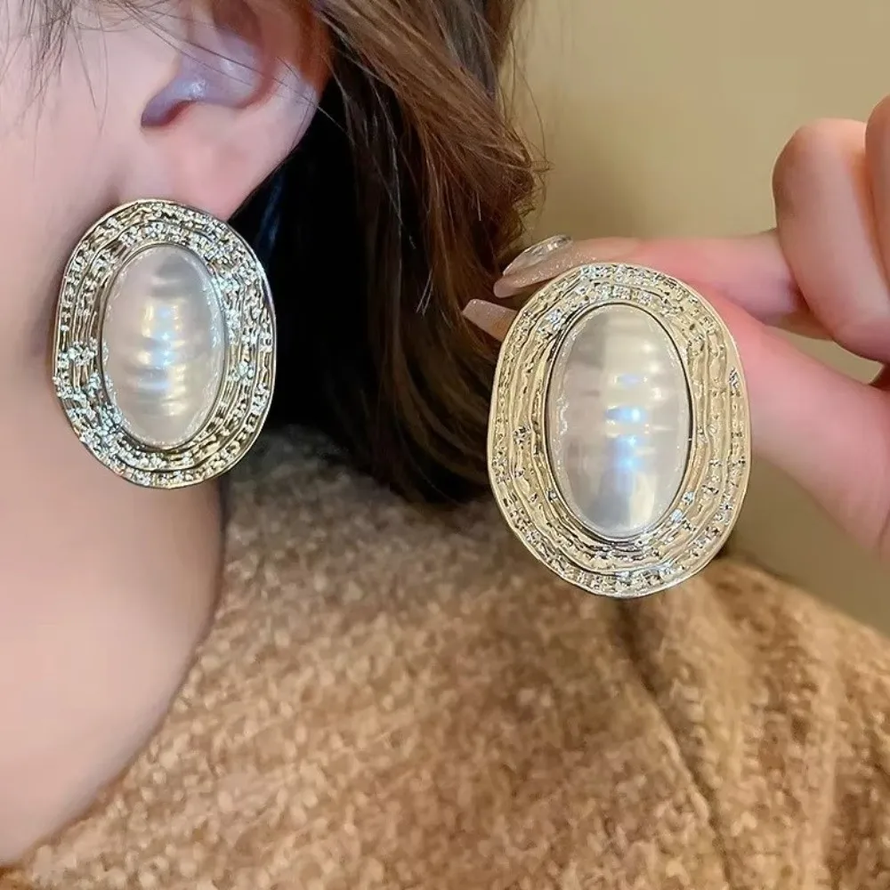 Imitation Oval Metal Pearl Earrings Gold Ruffled Stripes Large Stud Earrings Alloy Vintage Geometric Exaggerated Earrings Gift