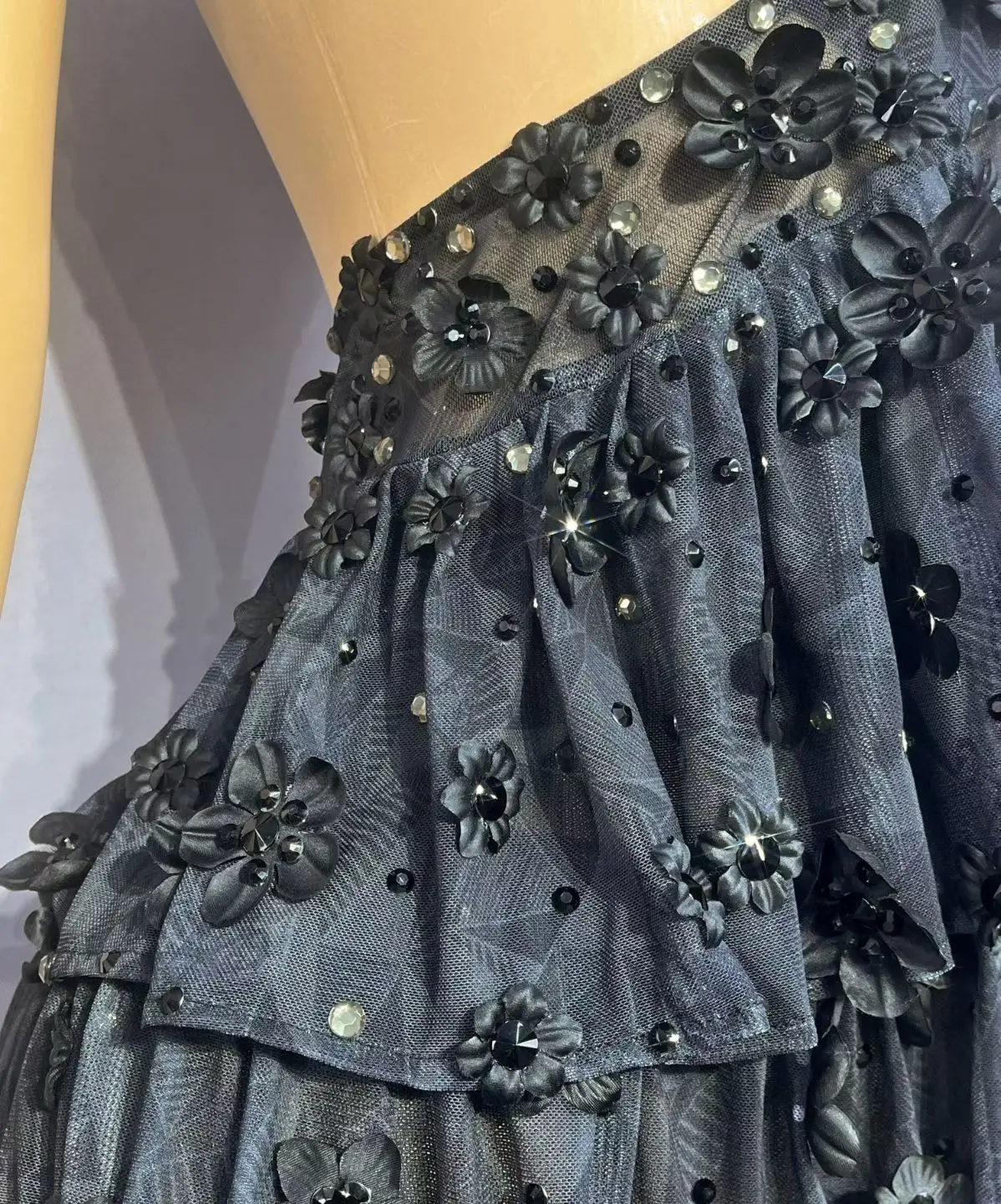 Backless Black Pleated Mini Dress Deep V Neck Spicy Girl Outfit Flower Sheer Mesh Short Dress Prom Homecoming Dress Heisenlin