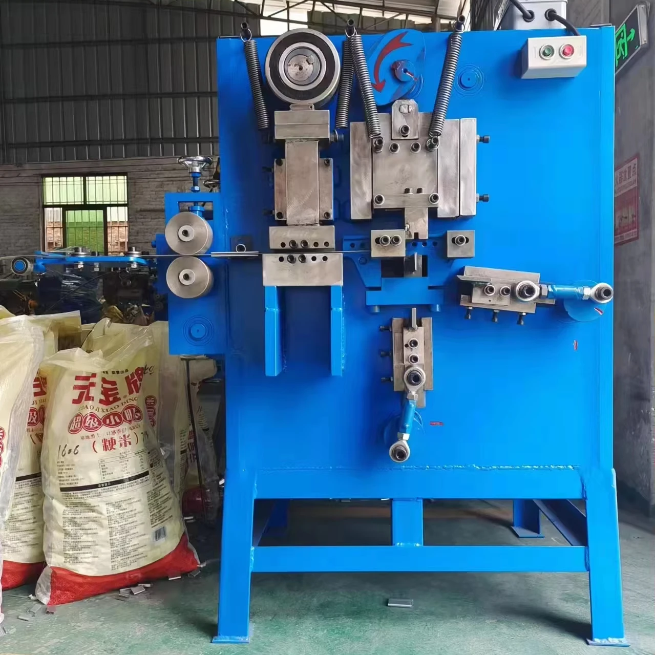 Metal Strapping Buckle Machine Automatic Feeding Strapping Buckle Machine Pp Belt Chemical Fiber Carton Buckle Forming Equipment