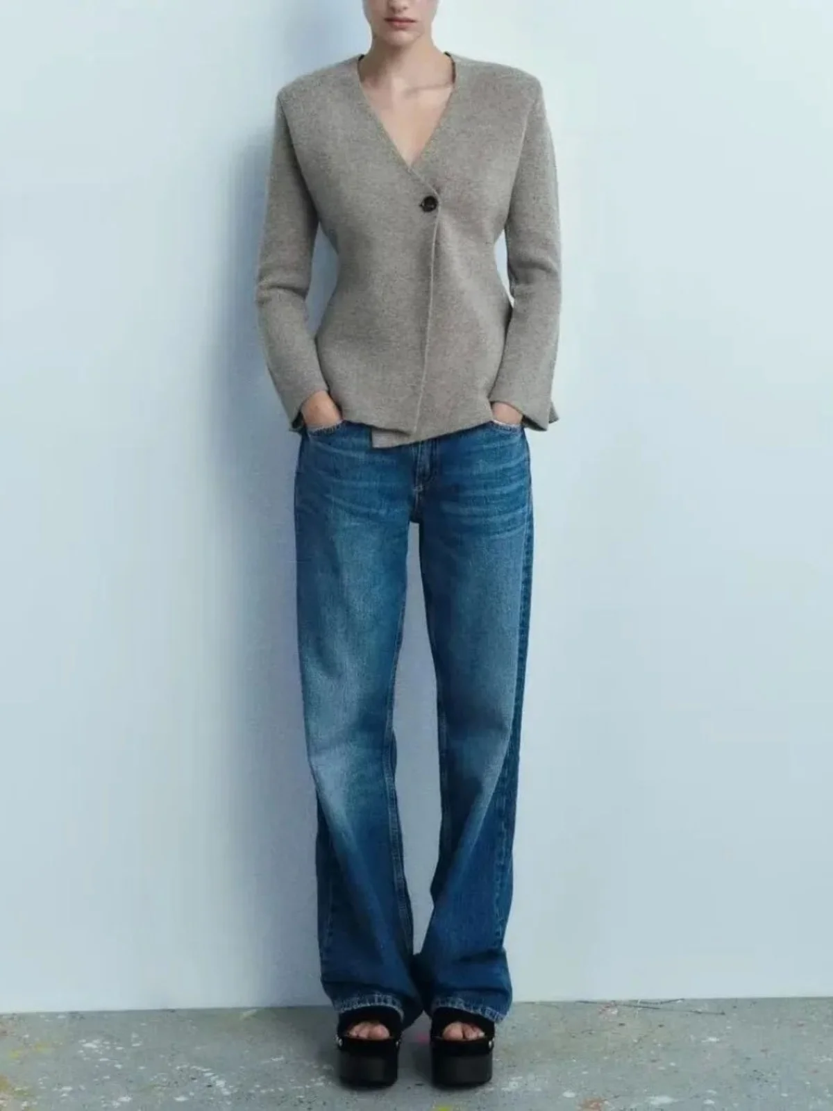 

Повседневный женский кардиган свободного кроя с длинными рукавами, на пуговицах, однотонный, с V-образным вырезом, в уличном стиле, для осени