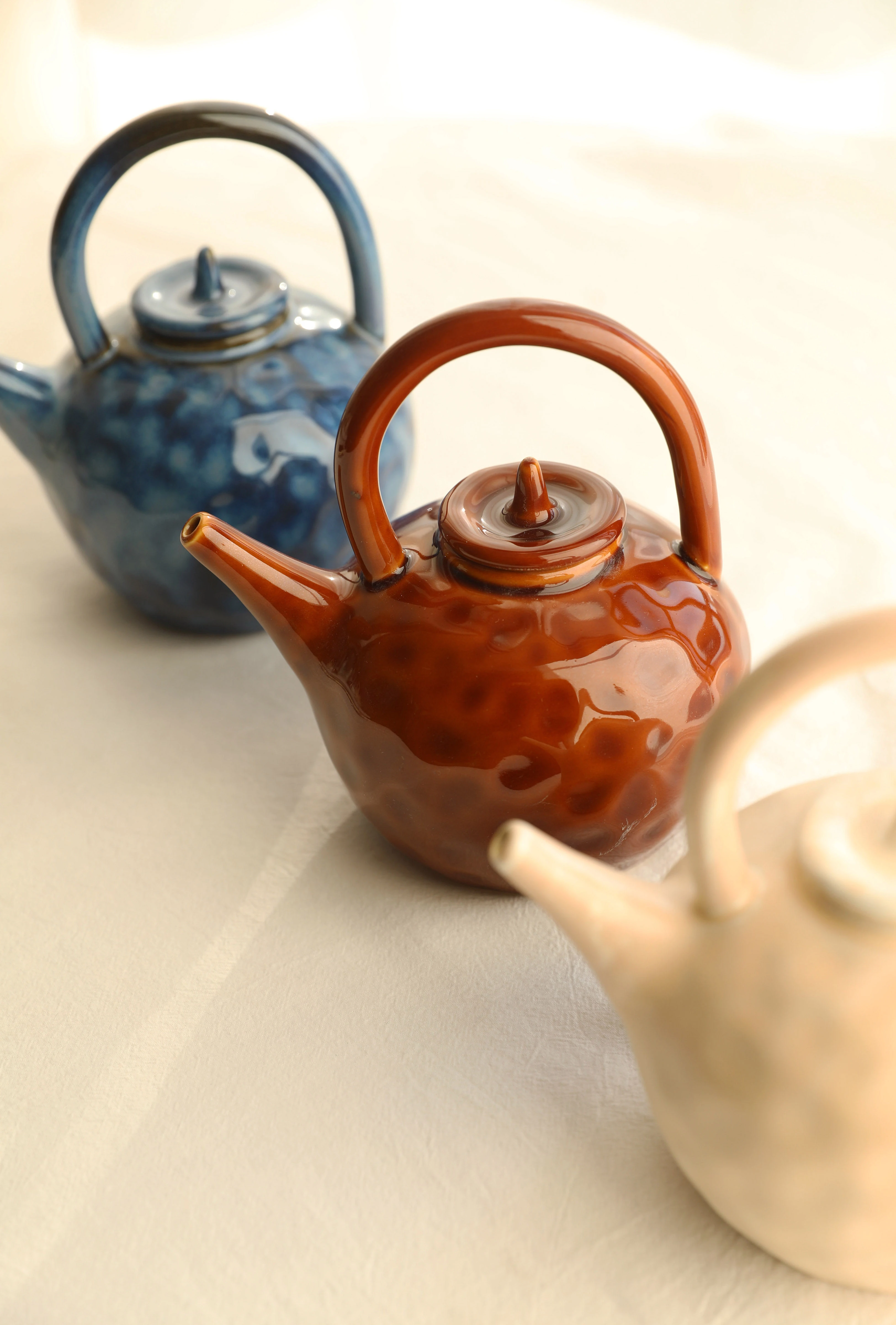 Handmade Hammer Pattern Kiln Glaze Irregular Coarse Ceramic Teapot Water Bottle with Handle Living Room Desktop Ornament Decor