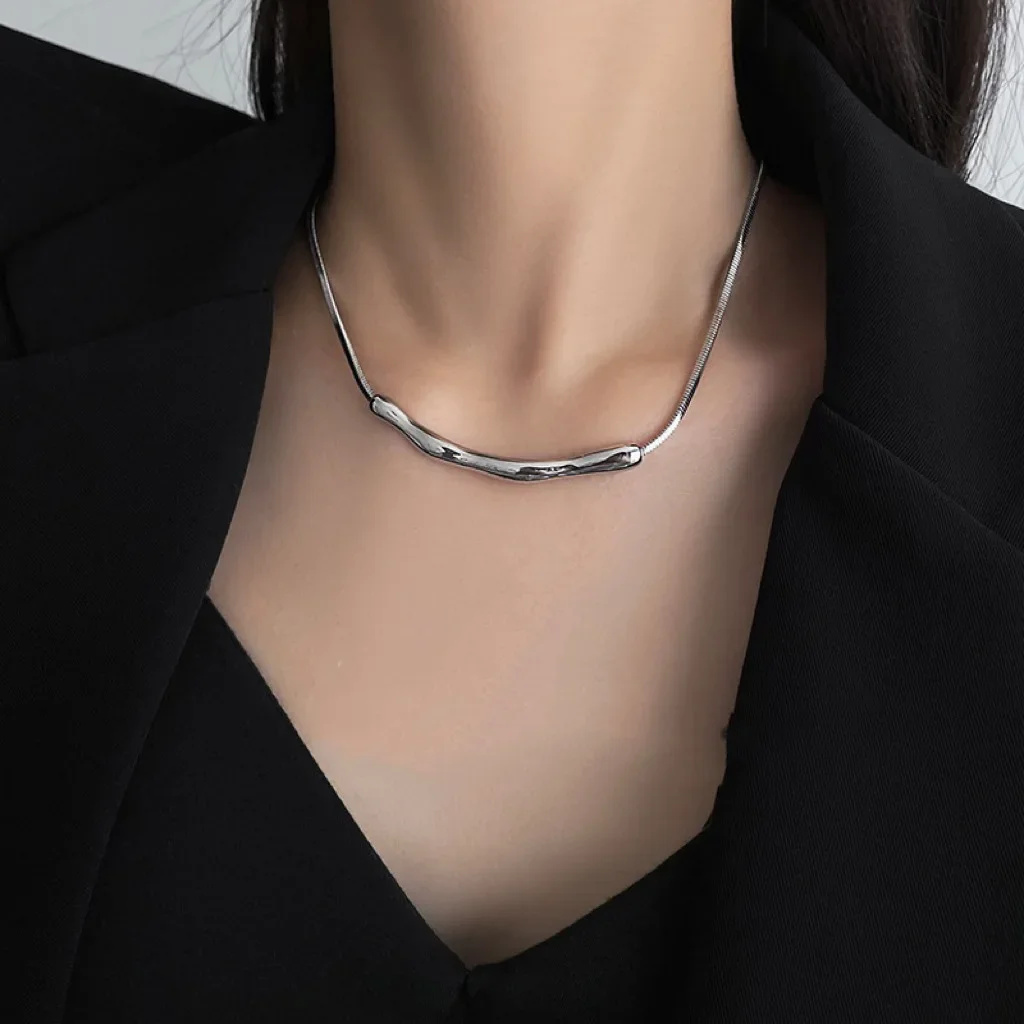 

Irregular pleated spring/summer niche design personality temperament collarbone chain ins cold wind titanium steel necklace