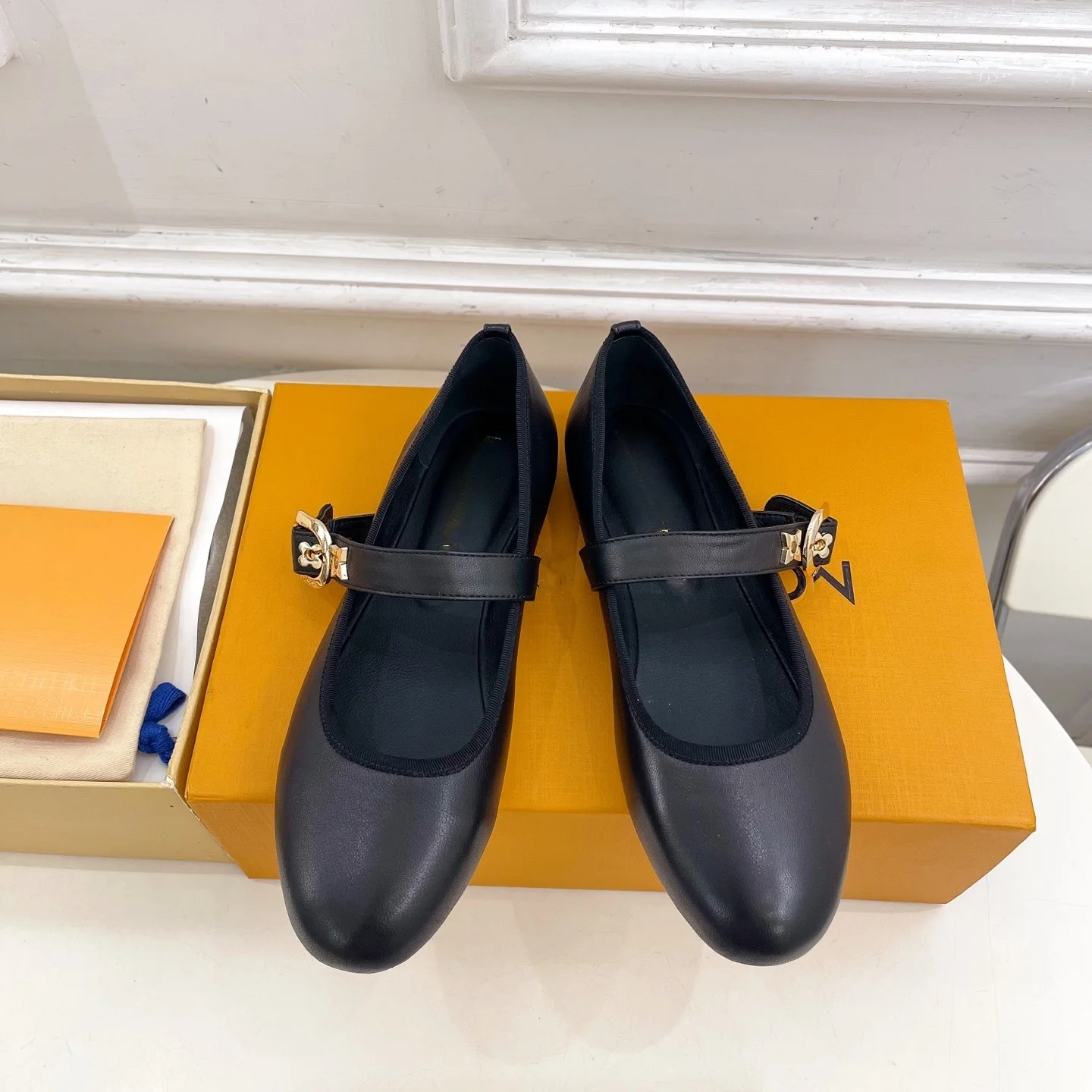 

Women's ballet flat shoes, spring and autumn made of microfiber leather, round toe, metal buckle, one-strap Mary Jane shoes