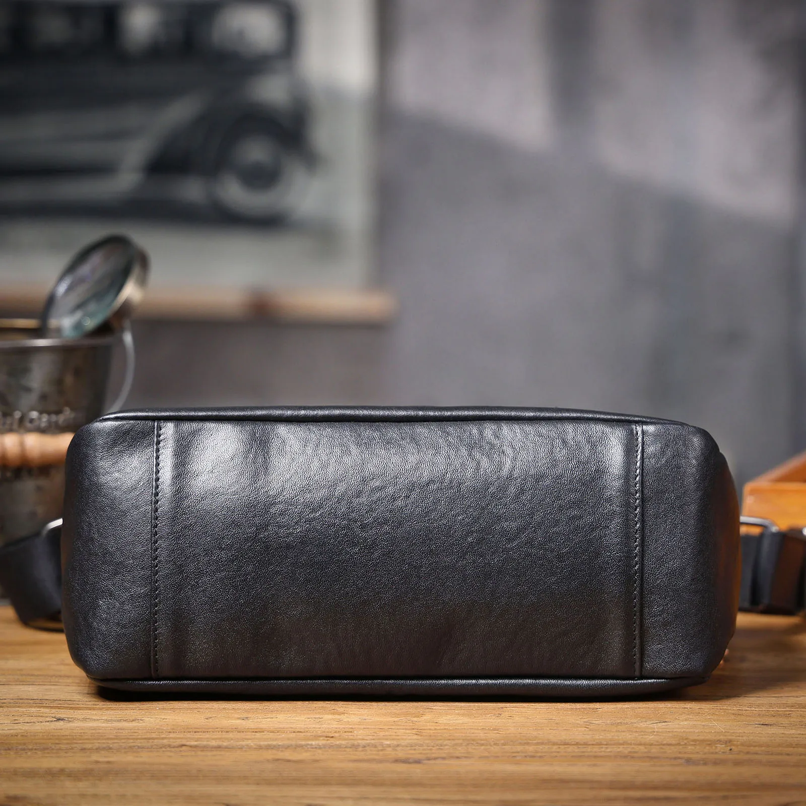 S.WORKER Vintage Herren-Umhängetasche aus Vollnarbenleder | Handgefertigter Messenger aus Used-Leder – Detail 14