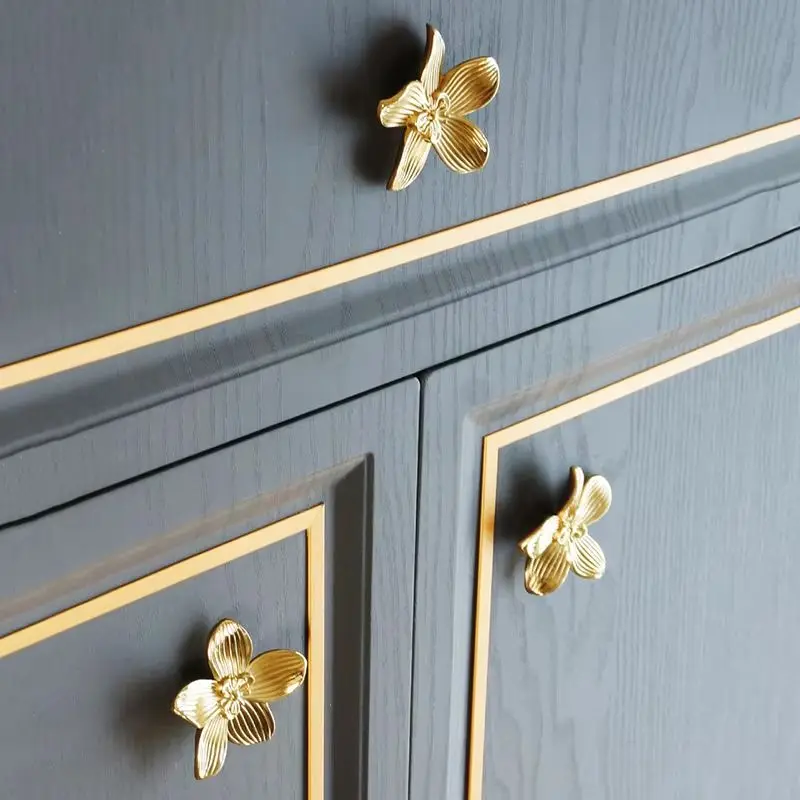 8PCS Solid Brass Flower Design Furniture Pulls Handles Drawer Knobs Cupboard Wardrobe Closet Dresser TV Wine Cabinet Pulls Gifts