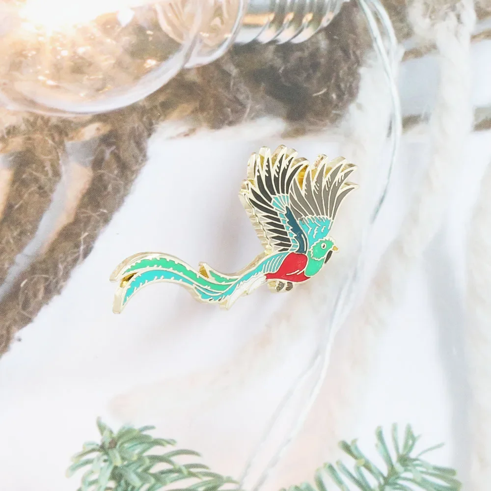 Gorgeous Guatemalan Quetzal Bird Brooch Beautiful Birds Series Enamel Badge Bird Lover's Jewelry Decorative Presents