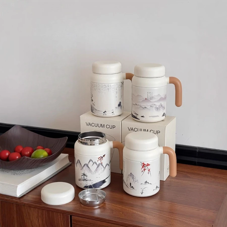 

Новая четырехсезонная женская изолированная чашка в китайском стиле с принтом в национальном стиле с ручкой и ситечком для чая для офисного использования.