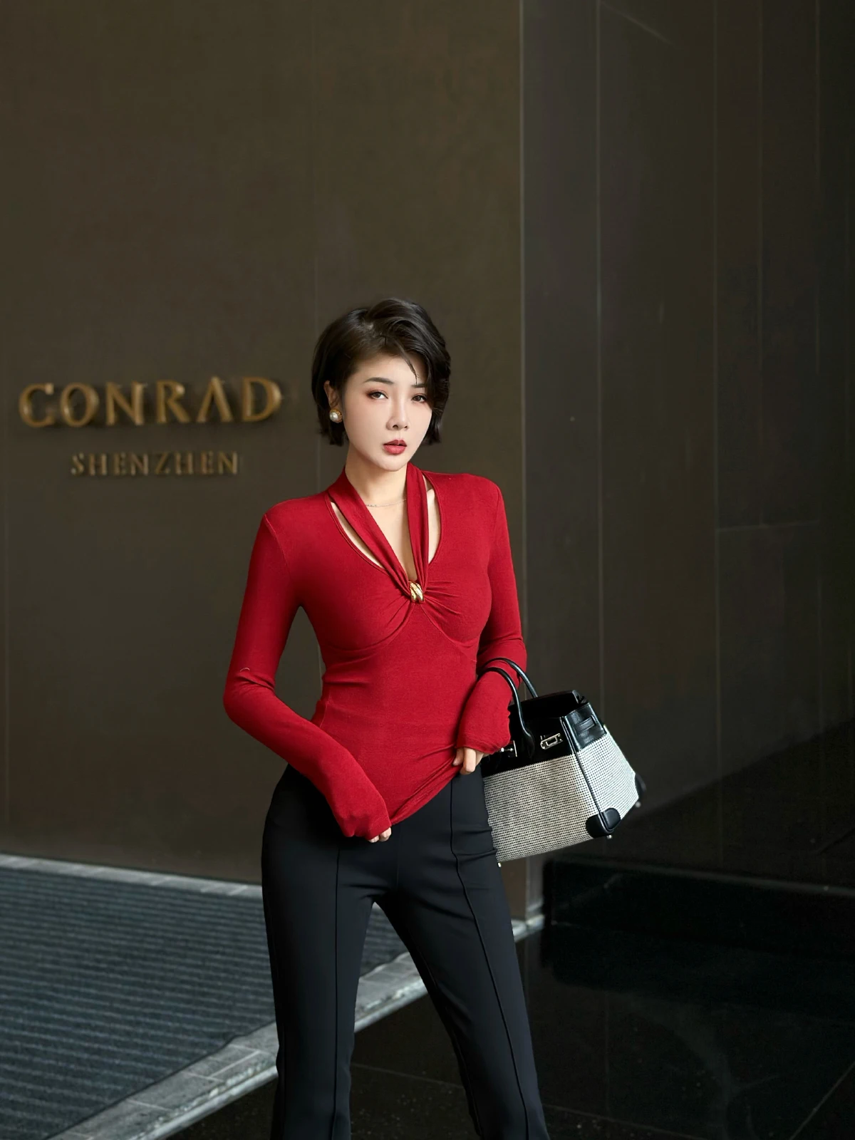 

Сексуальная облегающая женская футболка XULU Original Design из мериносовой шерсти, красная, с длинным рукавом, V-образным вырезом и завязками на шее